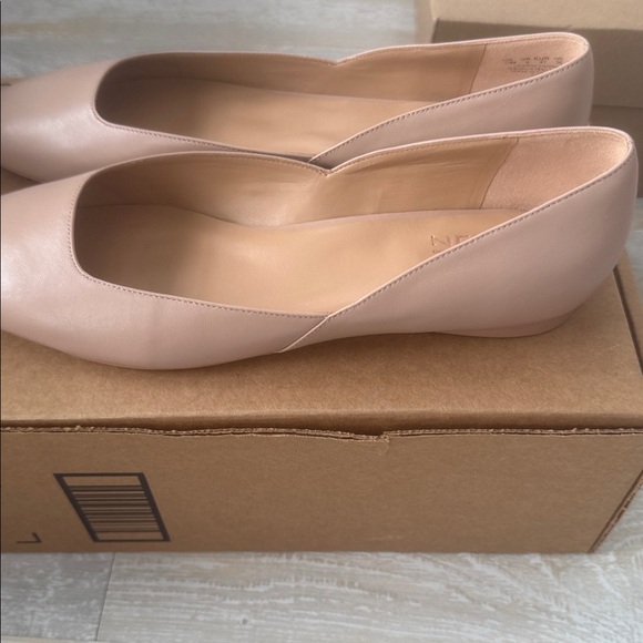 Naturalizer Women's Tan/ Square Toe Flats size 10 M - Picture 3 of 4